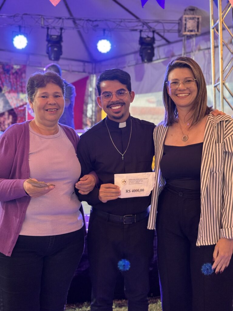 Festa Julina da Paróquia Santa Helena e São Cura D’Ars reúne famílias em três dias de fé, tradição e confraternização